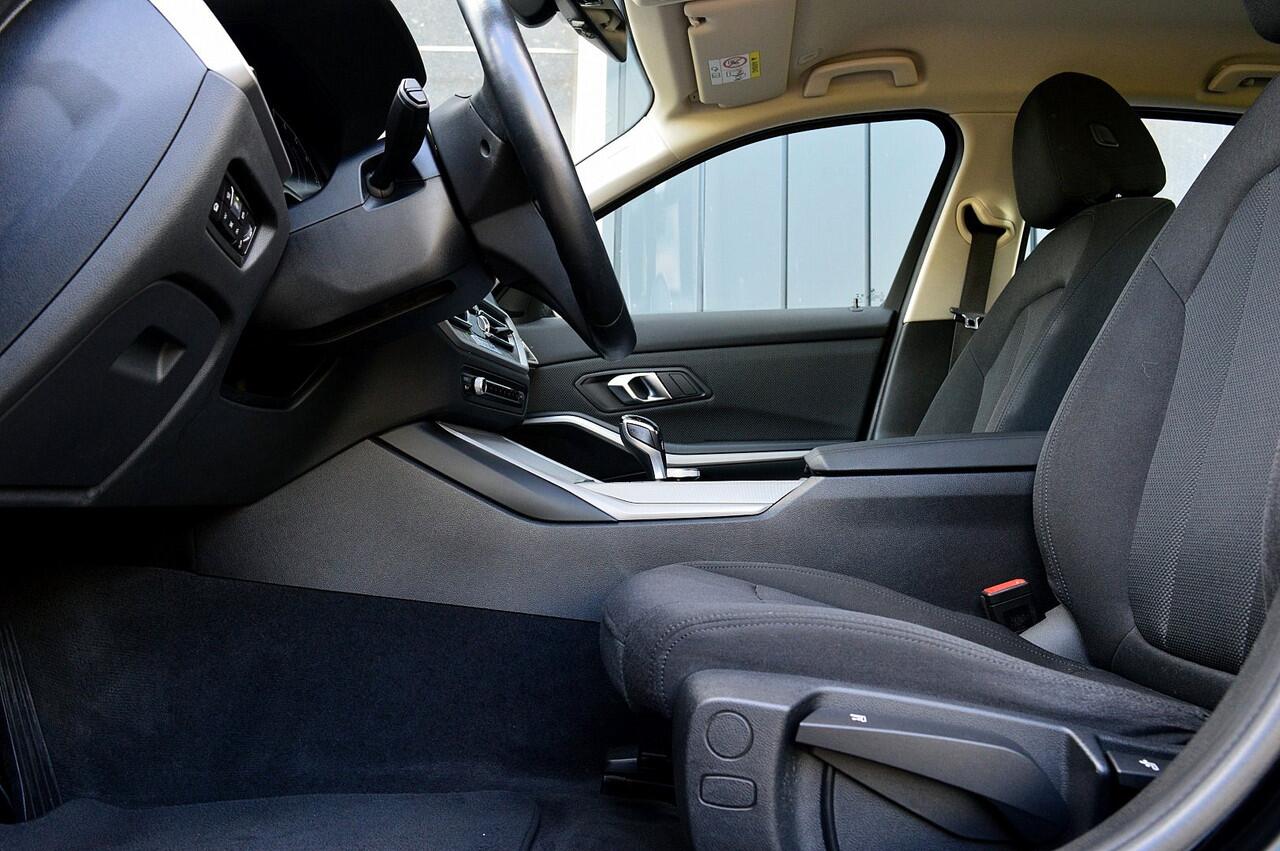 BMW 3-SERIE 330e High Executive Rijklaarprijs-Garantie Navigatie Led Apple carplay Trekhaak Airco