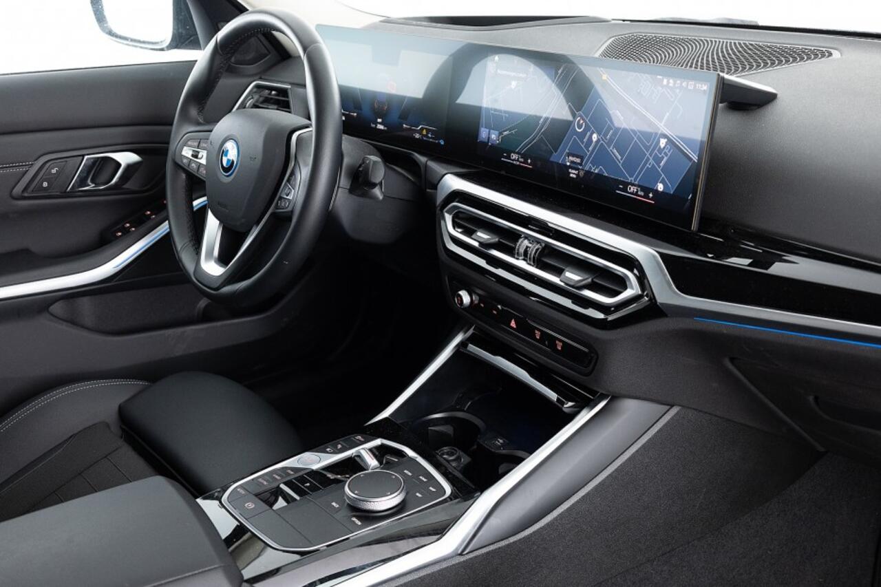 BMW 3-SERIE 320 e Business | Half LEDER | Full LED | NAVI | Trekhaak | PHEV Plug-in Hybrid