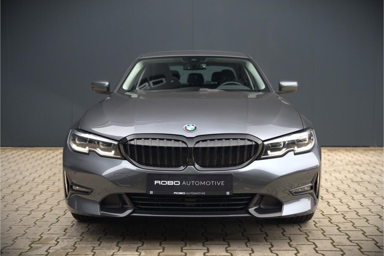 BMW 3-SERIE 330e eDrive Edition Sportline | Stoelverwarming | Cruise Control | Leer | Camera | Keyless | Apple Carplay | Ambiance Verlichting | HIFI | Parkeersensoren | Navigatie | NAP | Sport