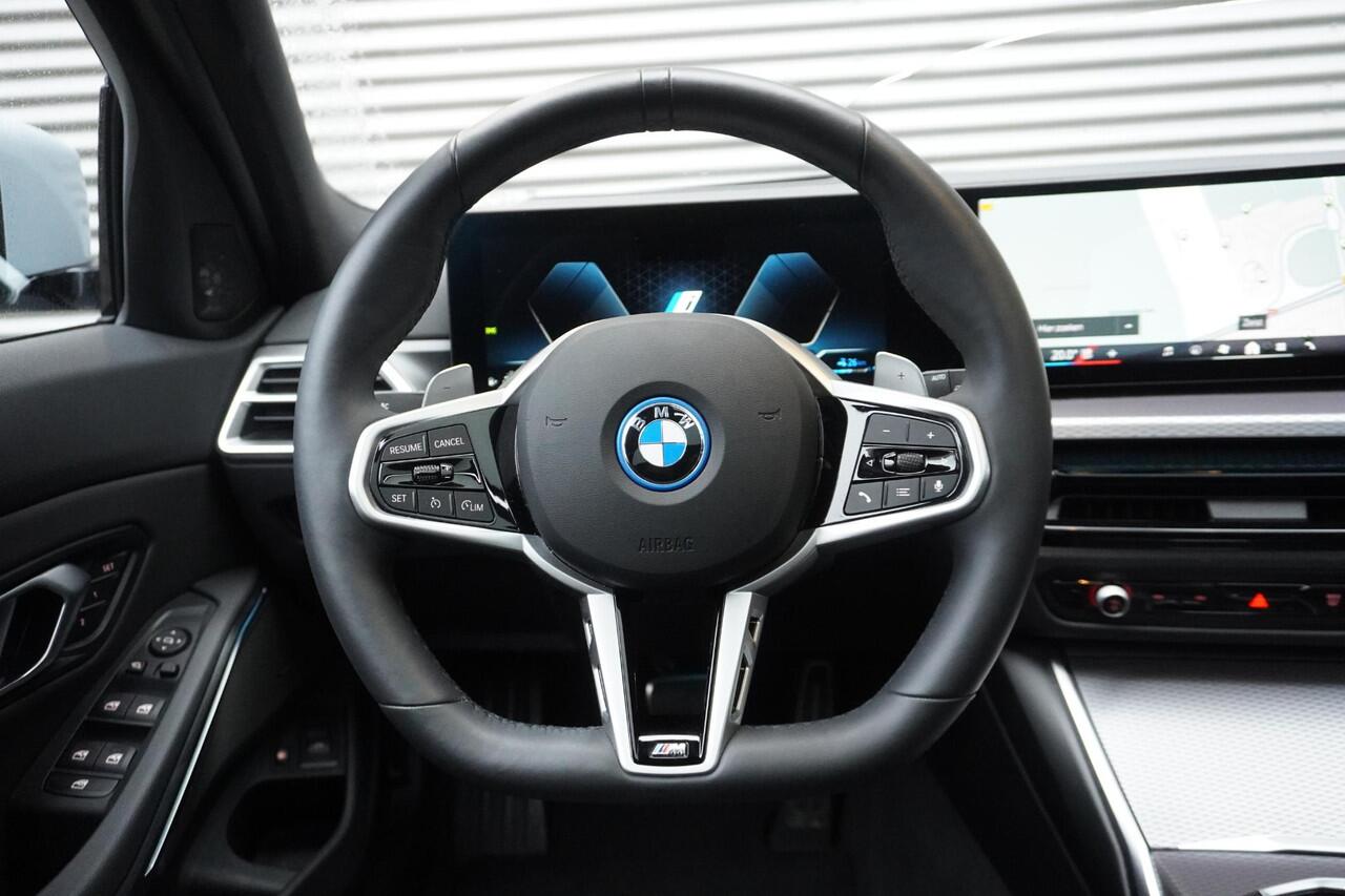 BMW 3-SERIE Touring 330e Xdrive M Sportpakket | Trekhaak met elektrisch wegklapbare kogel | Glazen panoramadak | HIFI System Harman Kardon | Comfort Access