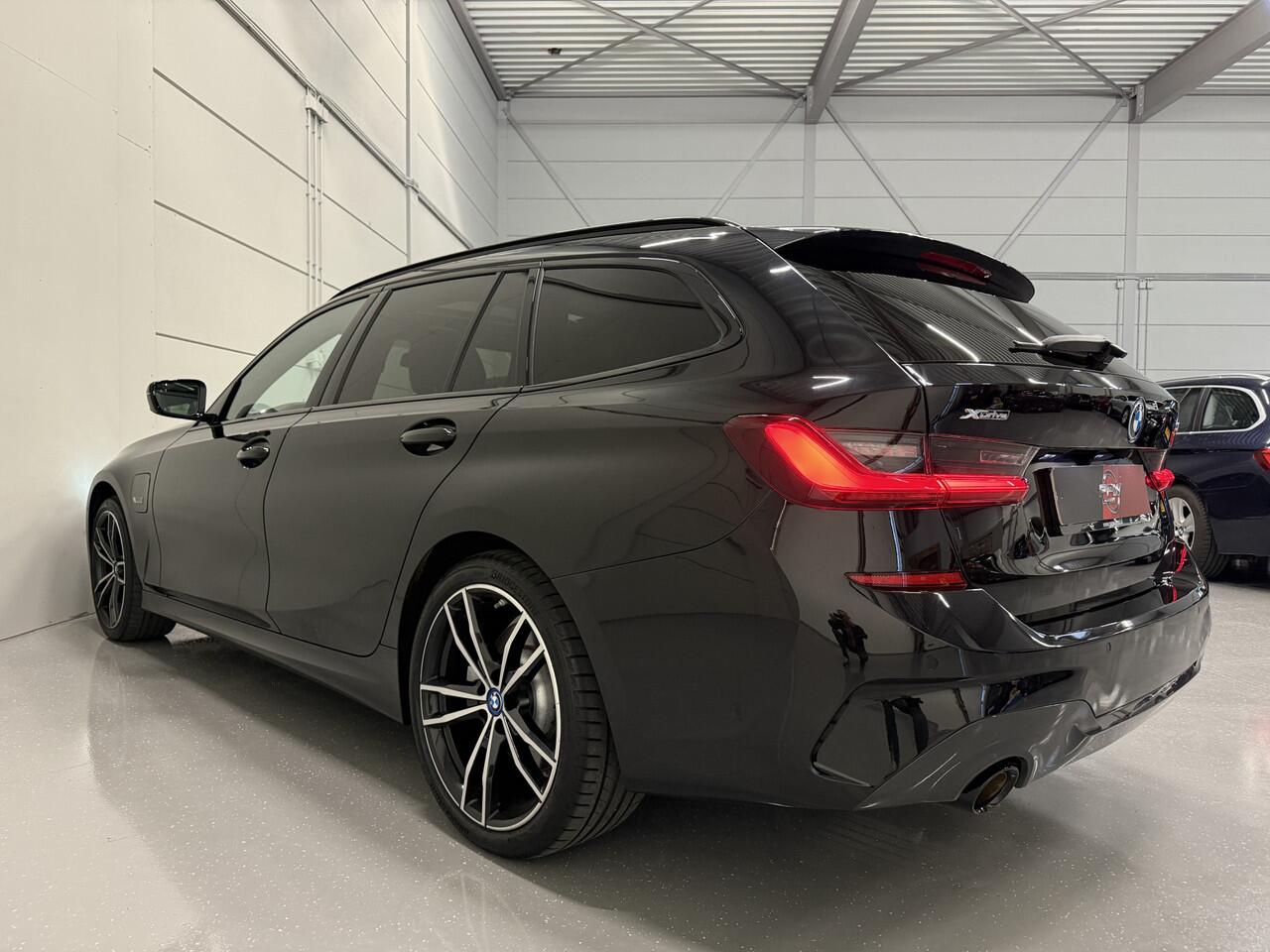 BMW 3-SERIE Touring 330e xDrive M-Sport PANO/LASER/360CAMERA/ADAPTIVE M-ONDERSTEL/ACC/LEER-ALCANTARA/19"BREEDSET/KEYLESS/SHADOW-LINE/NET OH BEURT GEHAD BIJ BMW DEALER