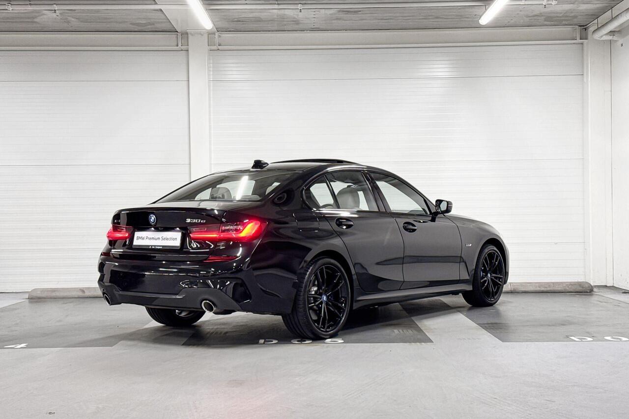 BMW 3-SERIE Sedan 330e xDrive Business Edition Plus | M-Sport | Pano | Stoelverwarming