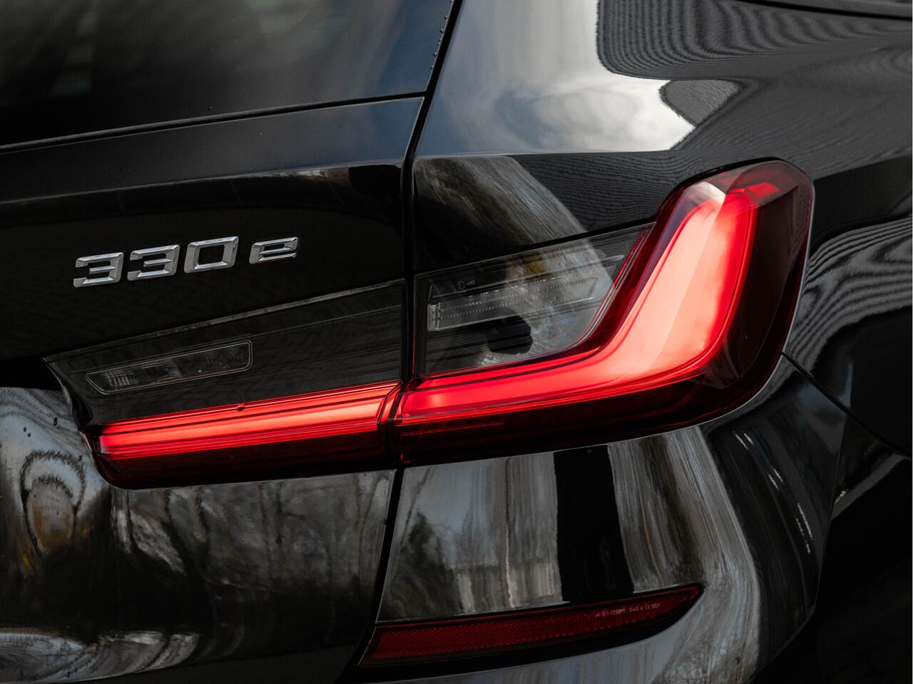 BMW 3-SERIE Touring 330e M-Sport - Pano - Trekhaak - Harman Kardon - Lasers - Head-Up