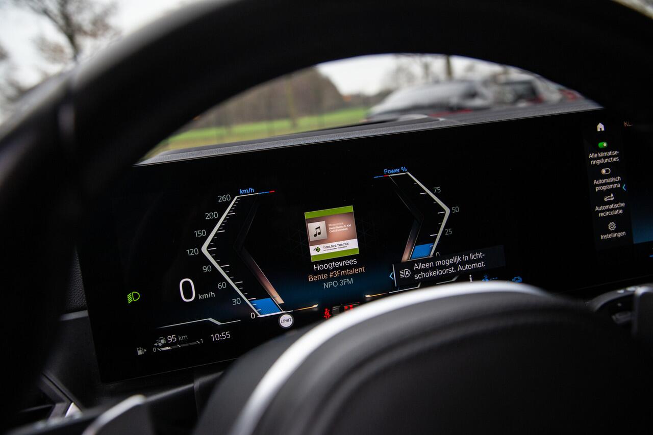 BMW 3-SERIE Touring 330e xDrive M-Sport , Panoramadak, Keyless entry, Head-up display,