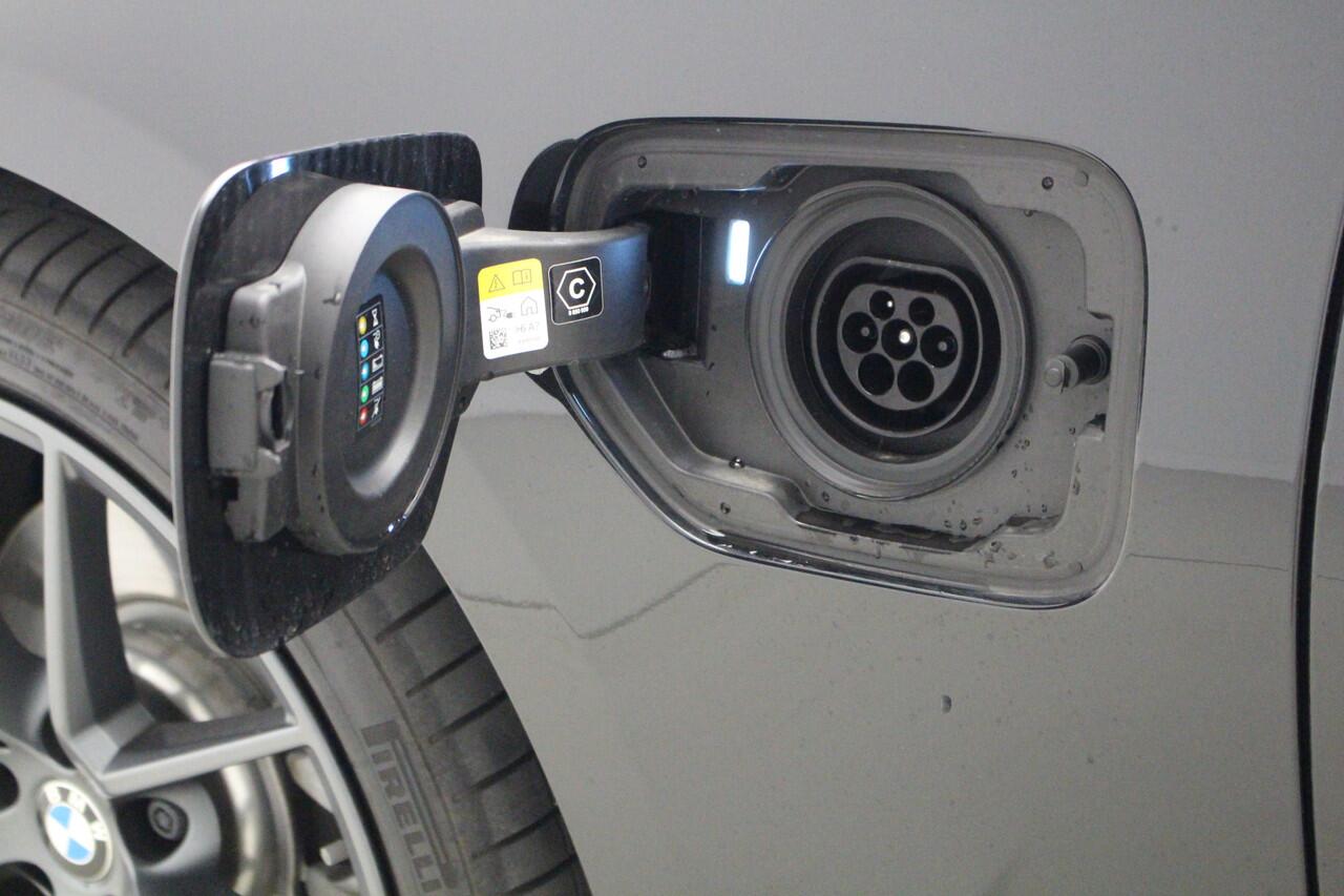 BMW 3-SERIE 320e M-Sport | 19" M-Performance | Leder | Camera | Nu voor 41.895,-