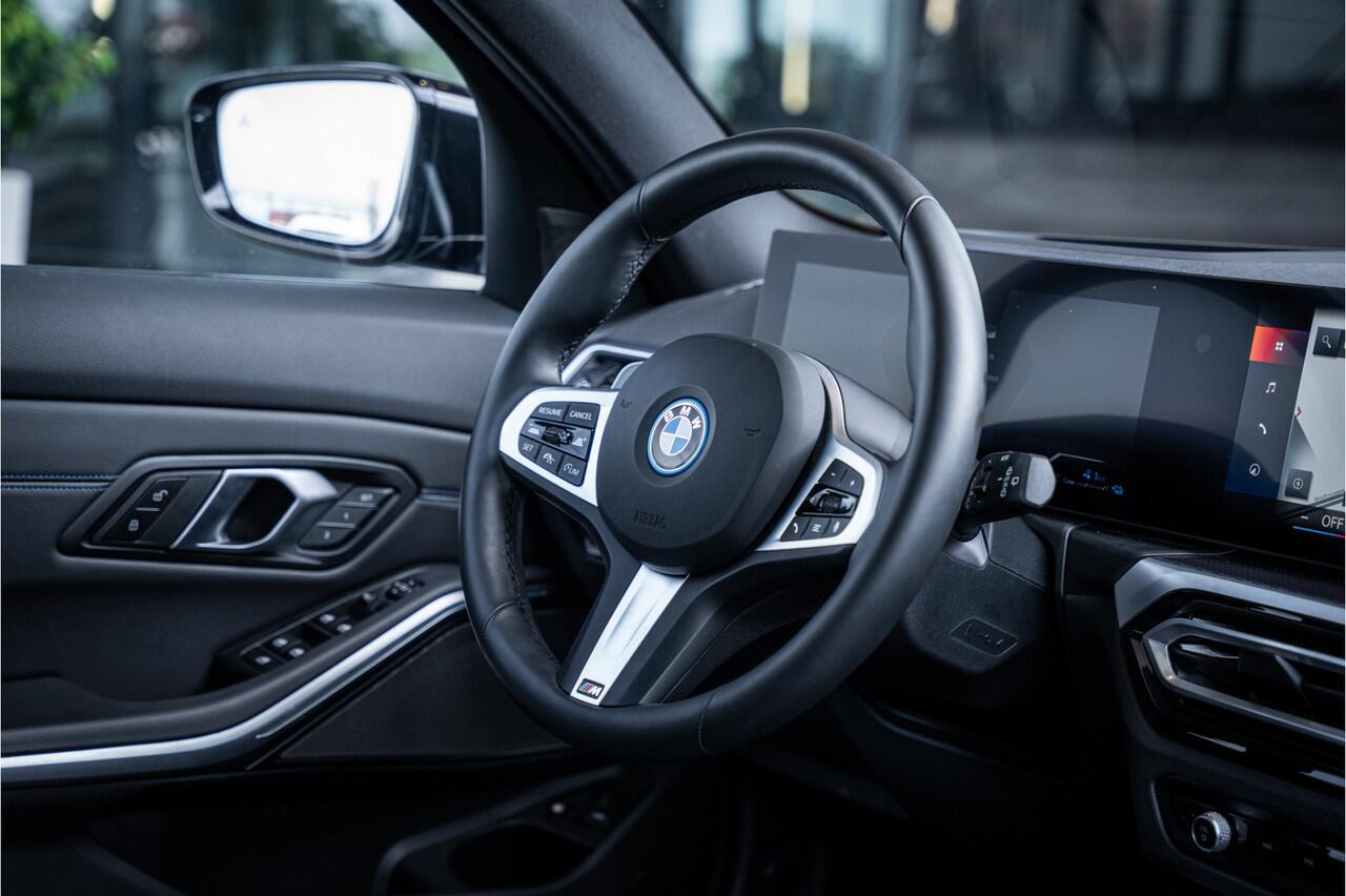 BMW 3-SERIE Touring 330e xDrive - M Sport | Panorama | H&K | Memory | 360 Camera | HUD