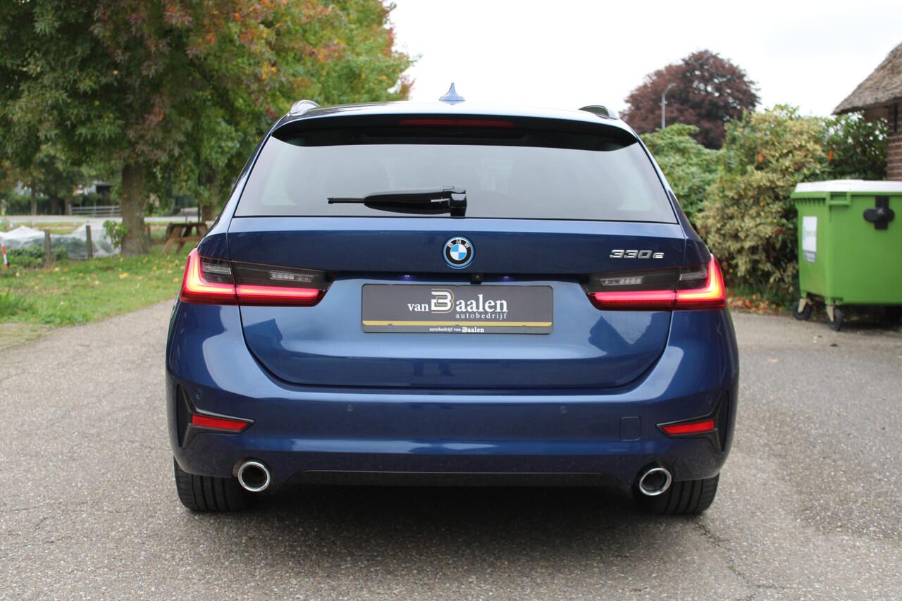 BMW 3-SERIE Touring 330e Business Edition PHEV PANO GR NAVI VIRTUAL 58000KM!!!