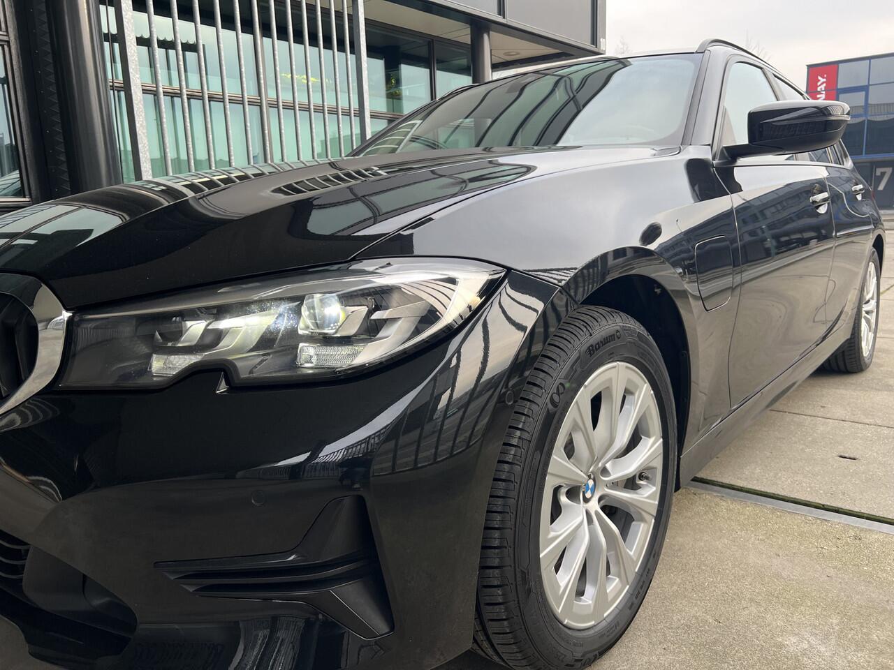 BMW 3-SERIE Touring Hybride 330e | AUTOMAAT | CARPLAY/ANDROID | CAMERA | NAVI | CRUISE CONTROL | CLIMATE CONTROL | PDC V+A | LMV | STOELVERWARMING | ELEKTR. ACHTERKLEP | LICHT+REGEN SENSOR | LED | BLUETOOTH