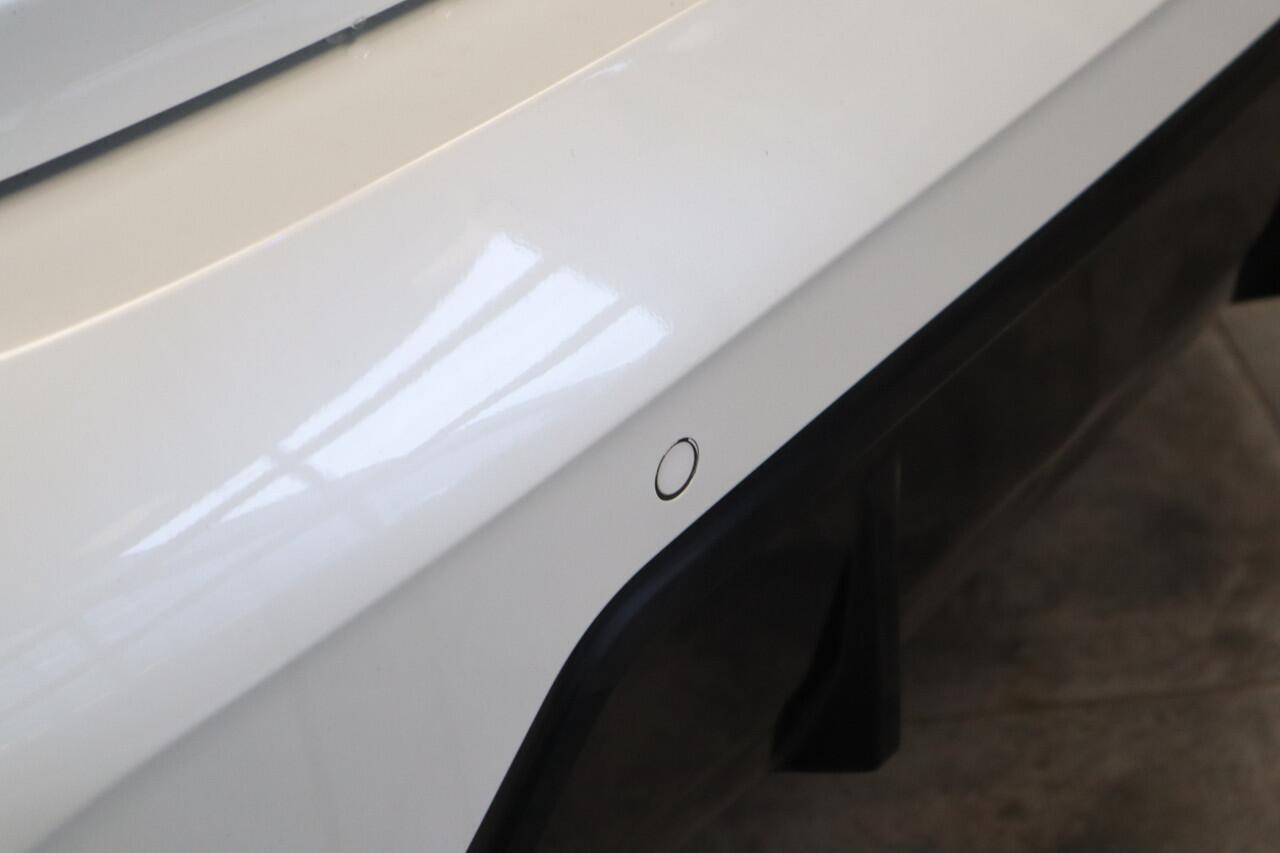 BMW 3-SERIE 330e xDrive ACC Head-UP Leder Elek. stoelen M sport Schuif/kanteldak 24 maanden garantie mogelijk (*vraag naar de voorwaarden)