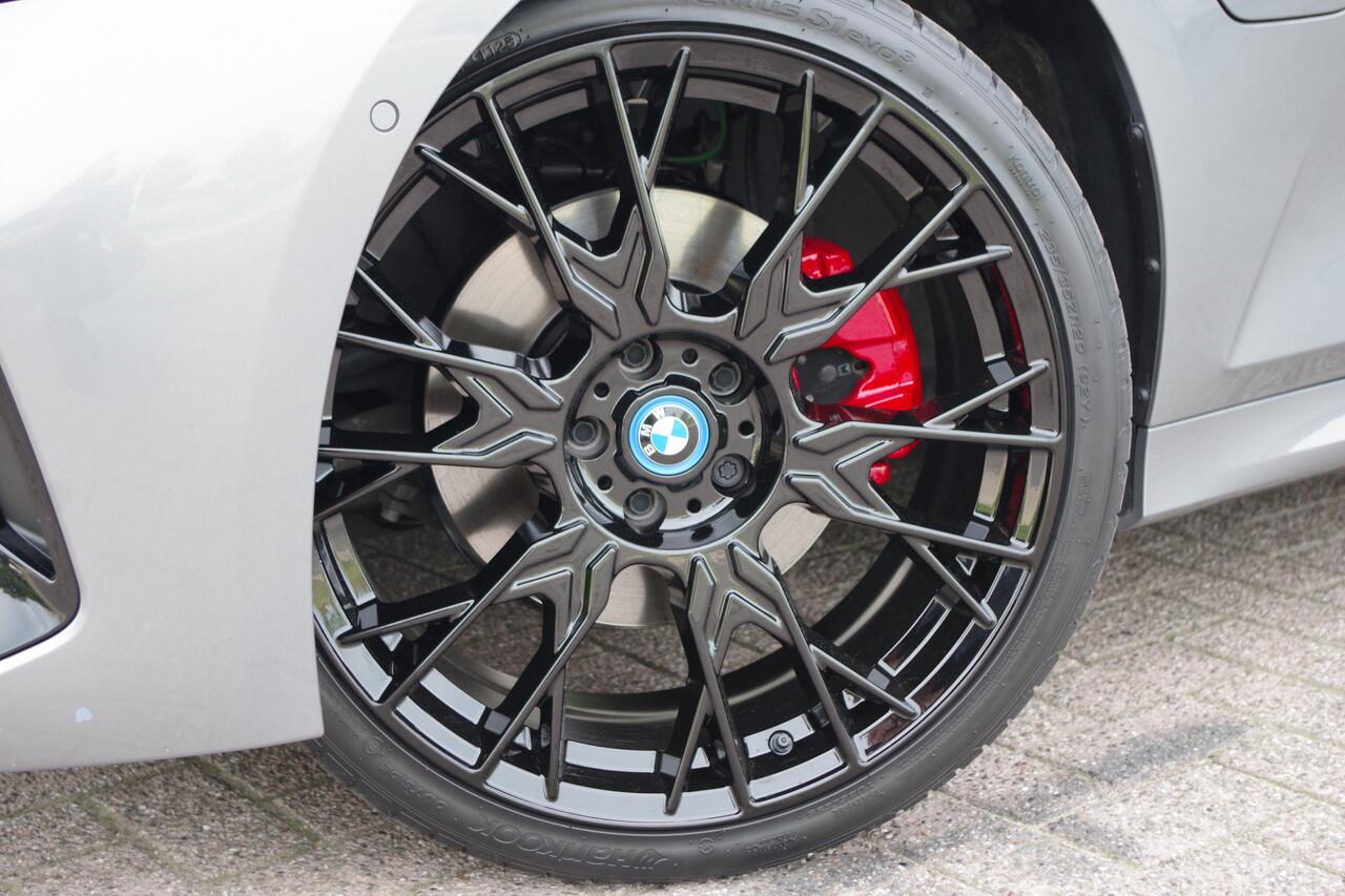 BMW 3-SERIE Touring 320e M-Sport 204 PK PHEV, Panoramadak, Camera, Memory, Head-Up