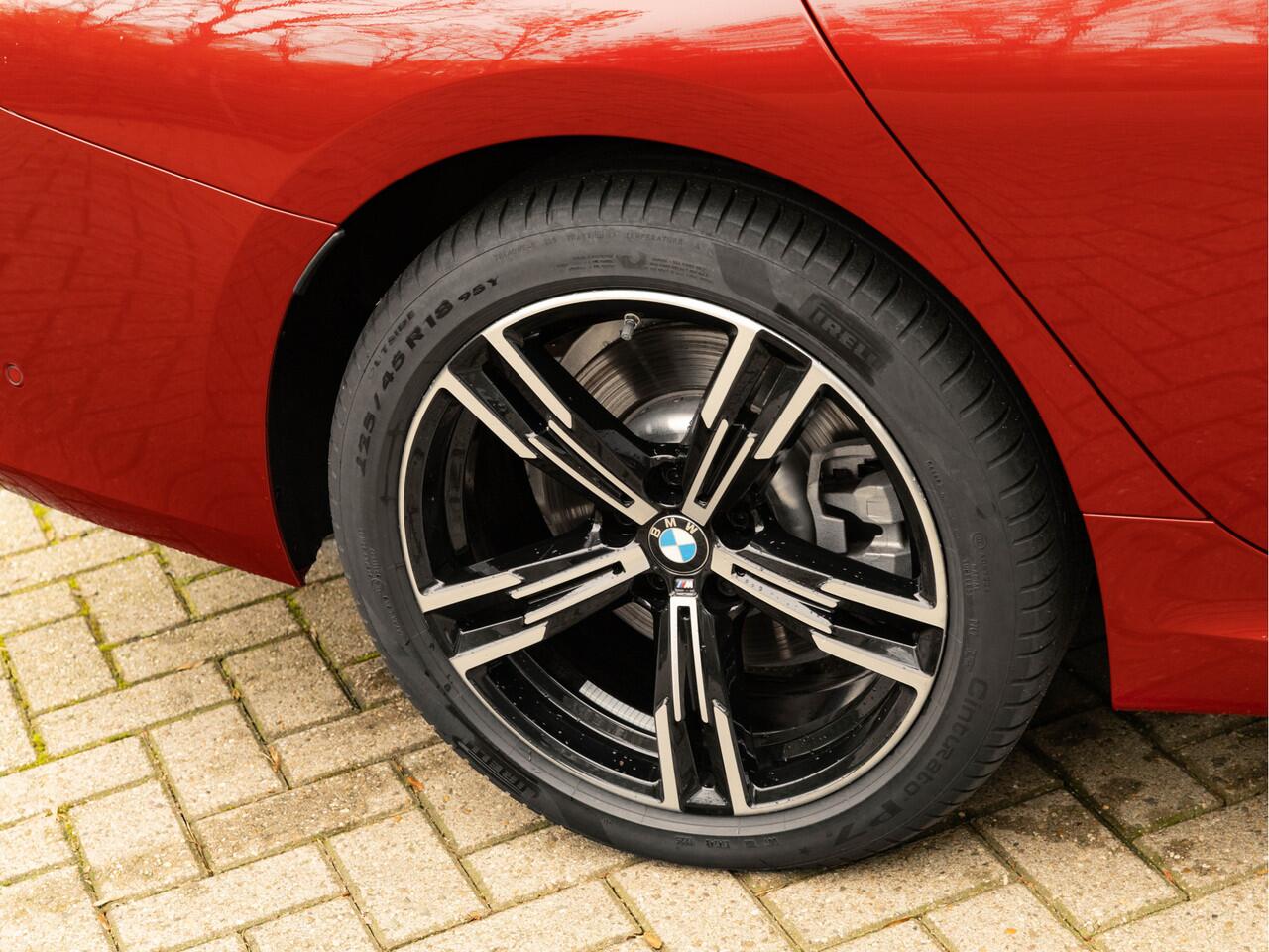 BMW 3-SERIE 330e M-Sport - LCI 2 - Schuifdak - Trekhaak - Widescreen - Hifi - Camera