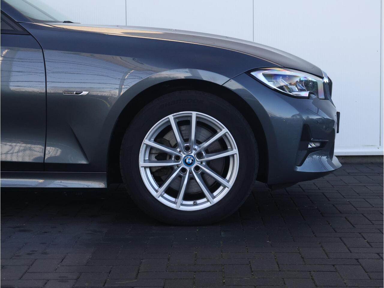 BMW 3-SERIE 320e Business Edition Plus / Lederen Bekleding / Stoelverwarming / Sportstoelen / 17 '' /