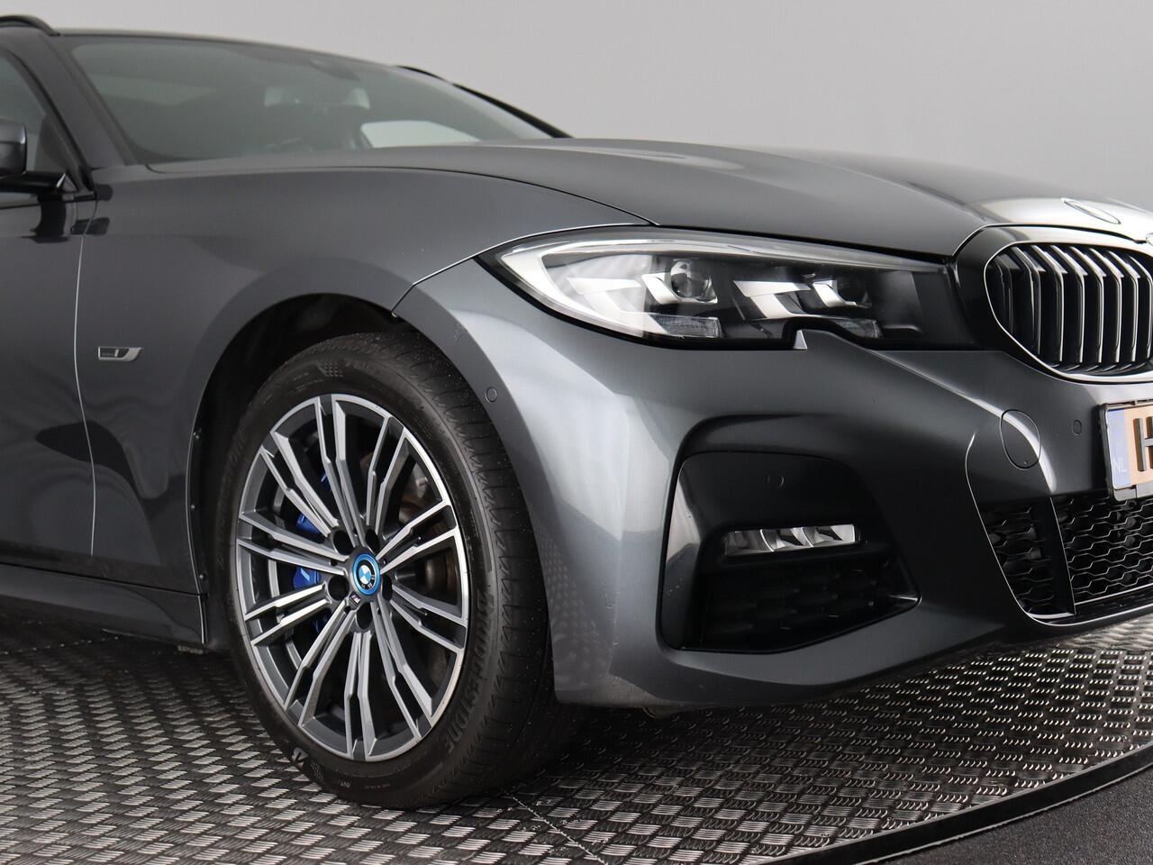 BMW 3-SERIE Touring 330e Business Edition + M Sport (Pano / Navi / Cruise / Camera / Carplay)