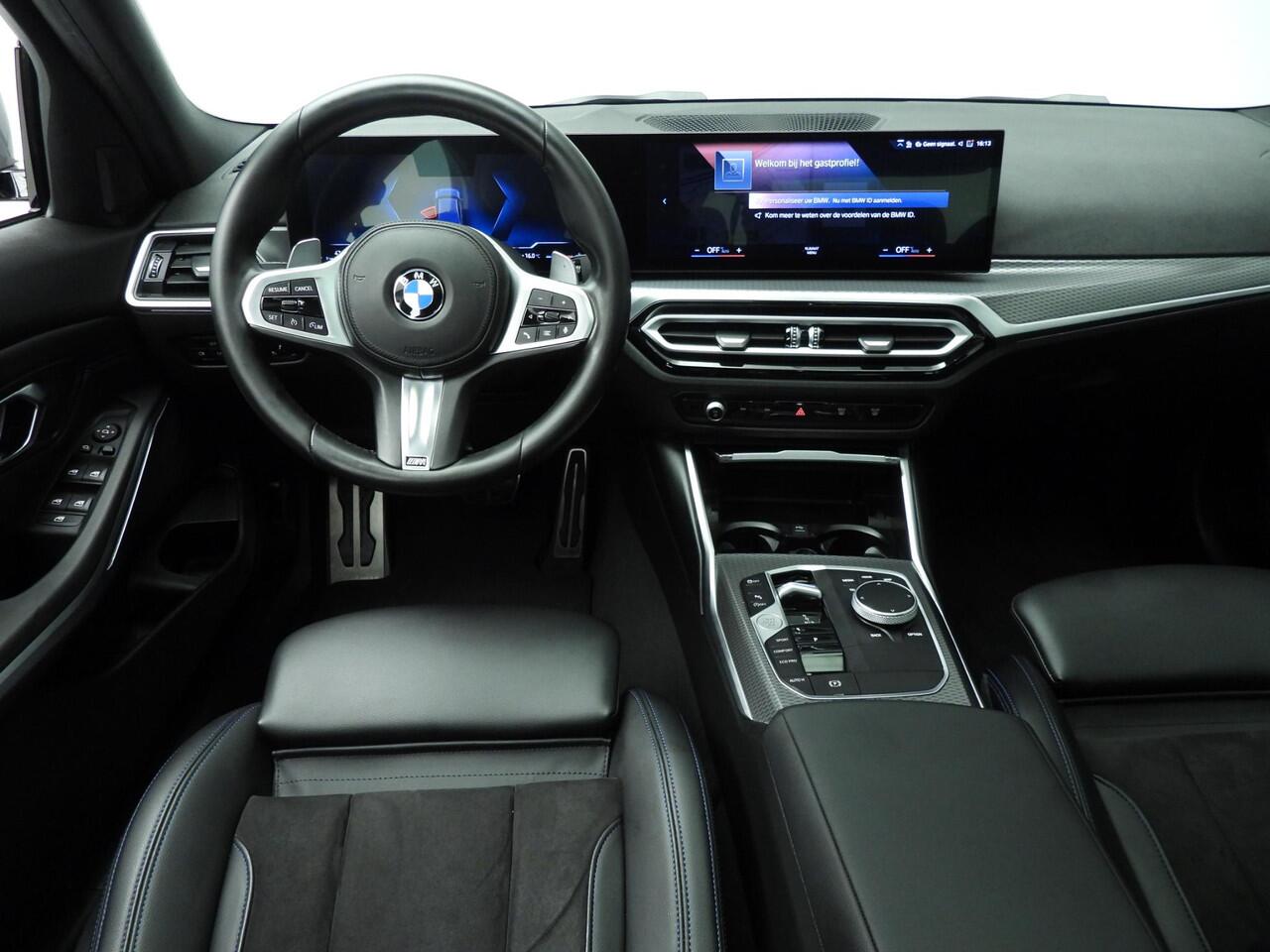 BMW 3-SERIE Sedan 320i | M-Sportpakket | LED | Navigatie | Schuifdak | Stoelverwarming | DAB | Hifi speakers | Alu 18 inch