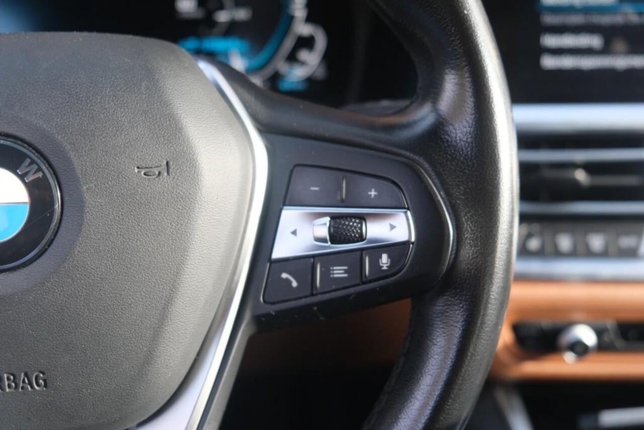 BMW 3-SERIE 330e eDrive 292pk Edition | Navi | App Connect | Climate | Cruise | Camera | Leder | PDC
