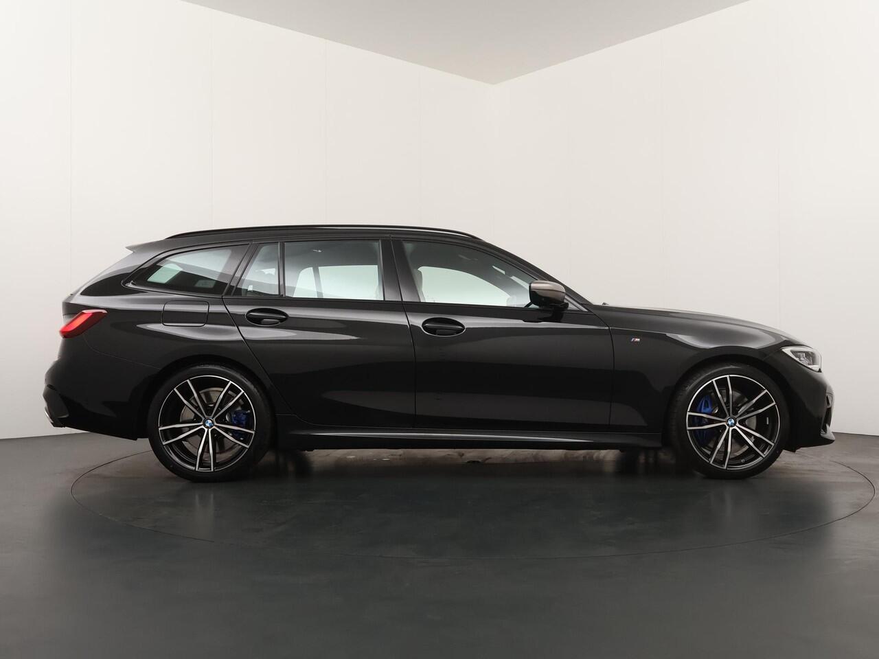BMW 3-SERIE Touring M340i xDrive | Trekhaak | Head-Up | Panoramadak | Elektrische stoelen | Harman Kardon |