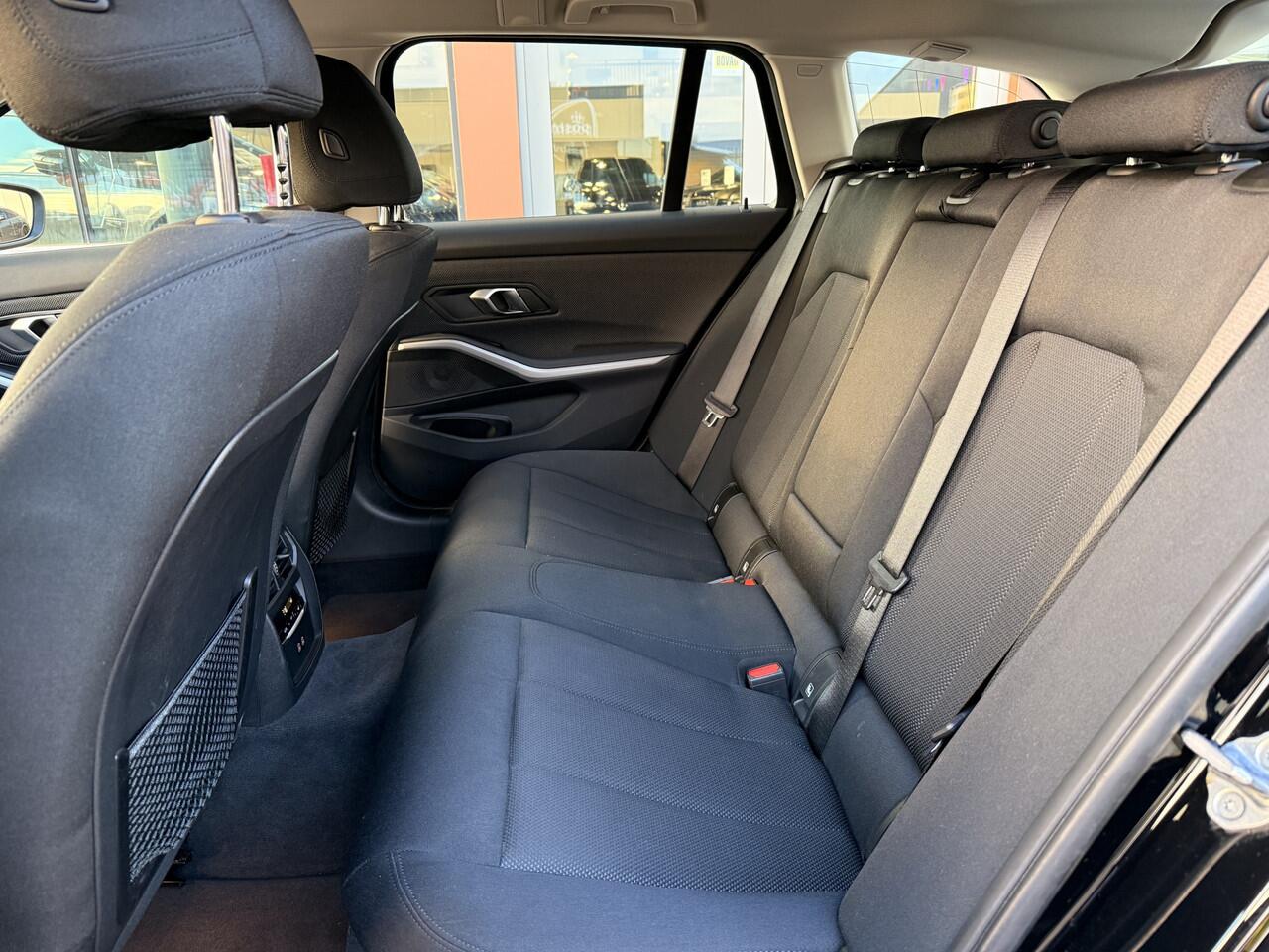 BMW 3-SERIE Touring 330e | Stoelverwarming | Apple Carplay | Achteruitrijcamera | Cruise |