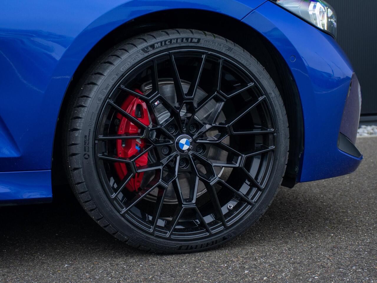 BMW 3-SERIE Touring 330e LC-2 l Long Range l Trekhaak l M-sport l Pano l Verwarmd Stuurwiel l Head-Up l 20"