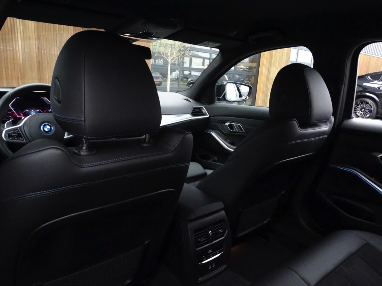 BMW 3-SERIE Touring 320e 204PK xDrive M Sport / nieuw type / LED