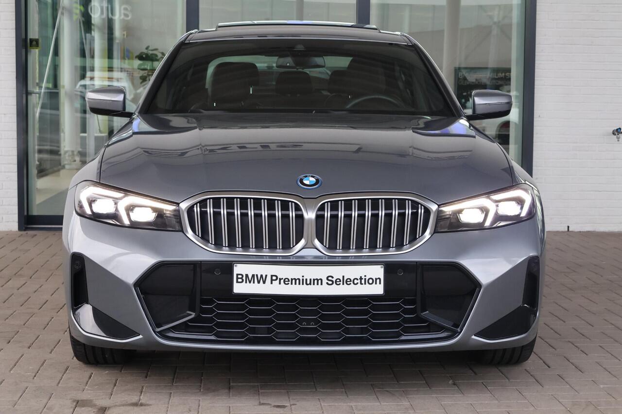 BMW 3-SERIE 330e | M Sportpakket | Comfort Pack | Panorama Dak