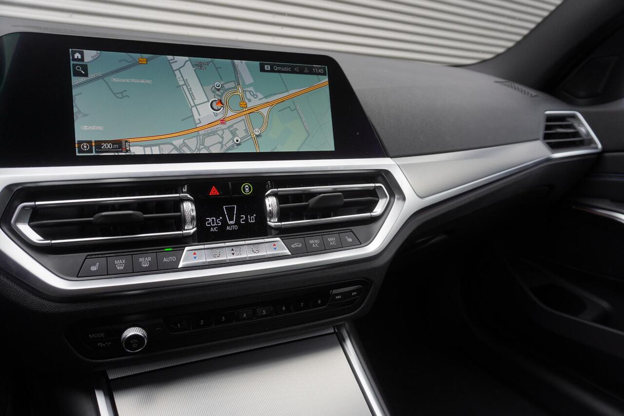 BMW 3-SERIE 318i Model M Sport | Comfort Access | Driving Assistant | HiFi System | Trekhaak met elektrisch wegklapbare kogel | Achteruitrijcamera | Extra getint glas achter