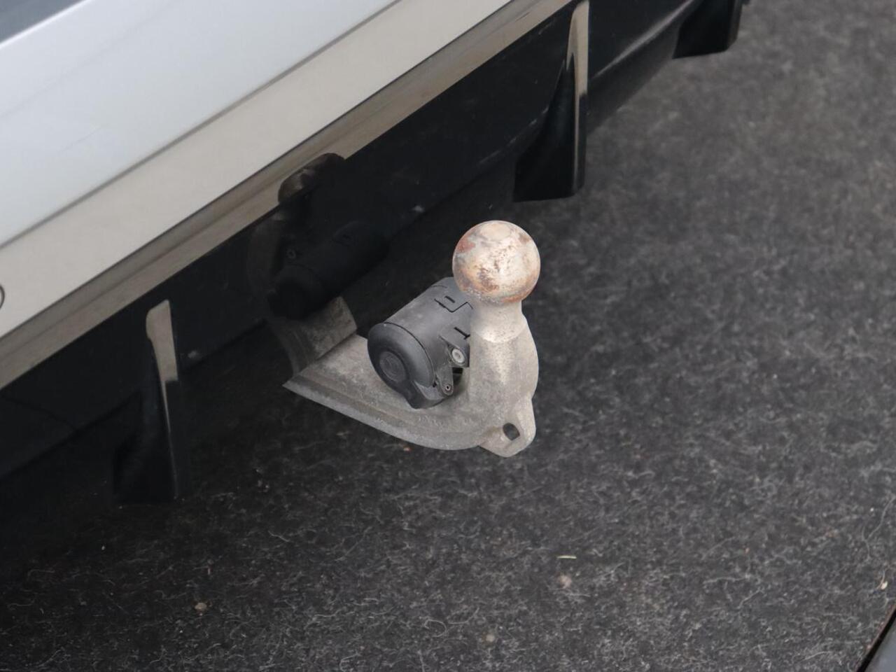 BMW 3-SERIE 320e M Sport | Trekhaak | Stoelverwarming | Camera | Leder/Alcantara | Stuurverwarming | Carplay | Live Cockpit Plus | Adaptief LED | Sportstoelen | Cruise control | PHEV | Plug In