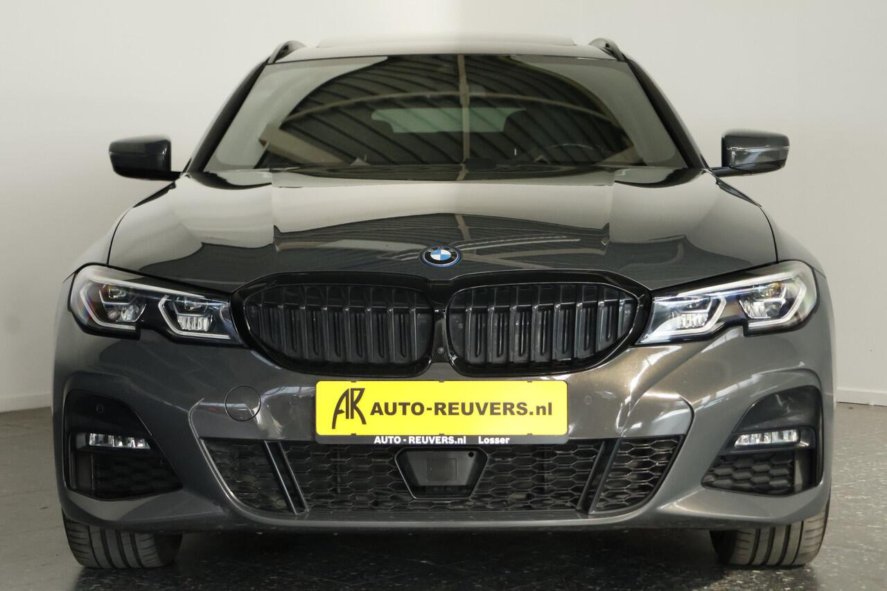 BMW 3-SERIE Touring 330e xDrive M-Sport Panorama / Opendak / ACC / Cam / Carbon / CarPlay