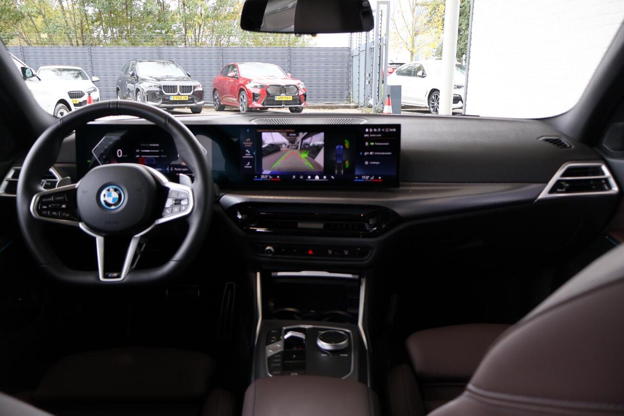 BMW 3-SERIE Touring 330e | M Sportpakket | Comfort Pack | Panorama Dak | Trekhaak