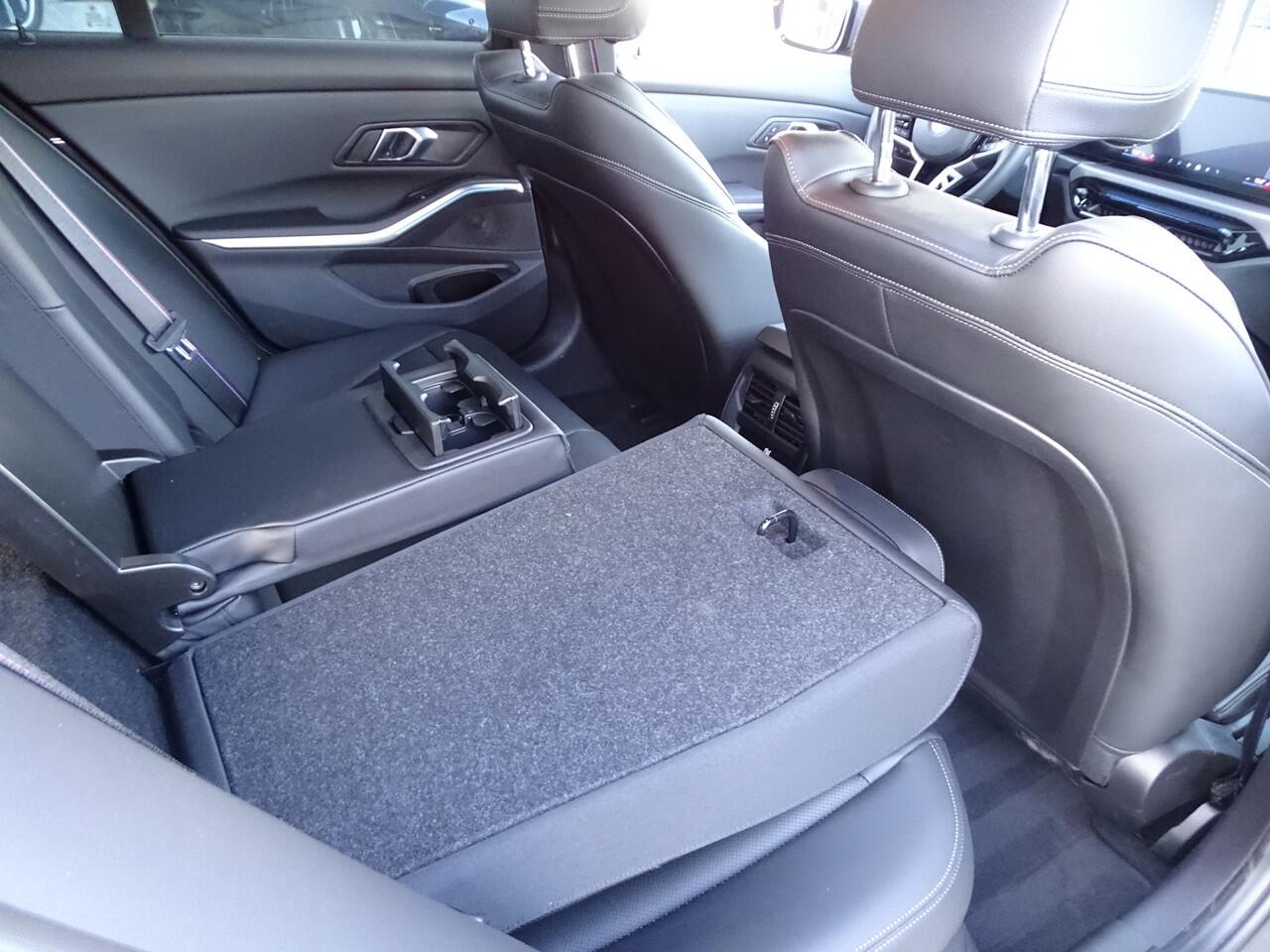 BMW 3-SERIE 330e M Sport Pro. Elek.Trekhaak Active-Cruis Head-up Driv.Ass. Innovation Pack Park.plus HiFi 19"LM Velgen