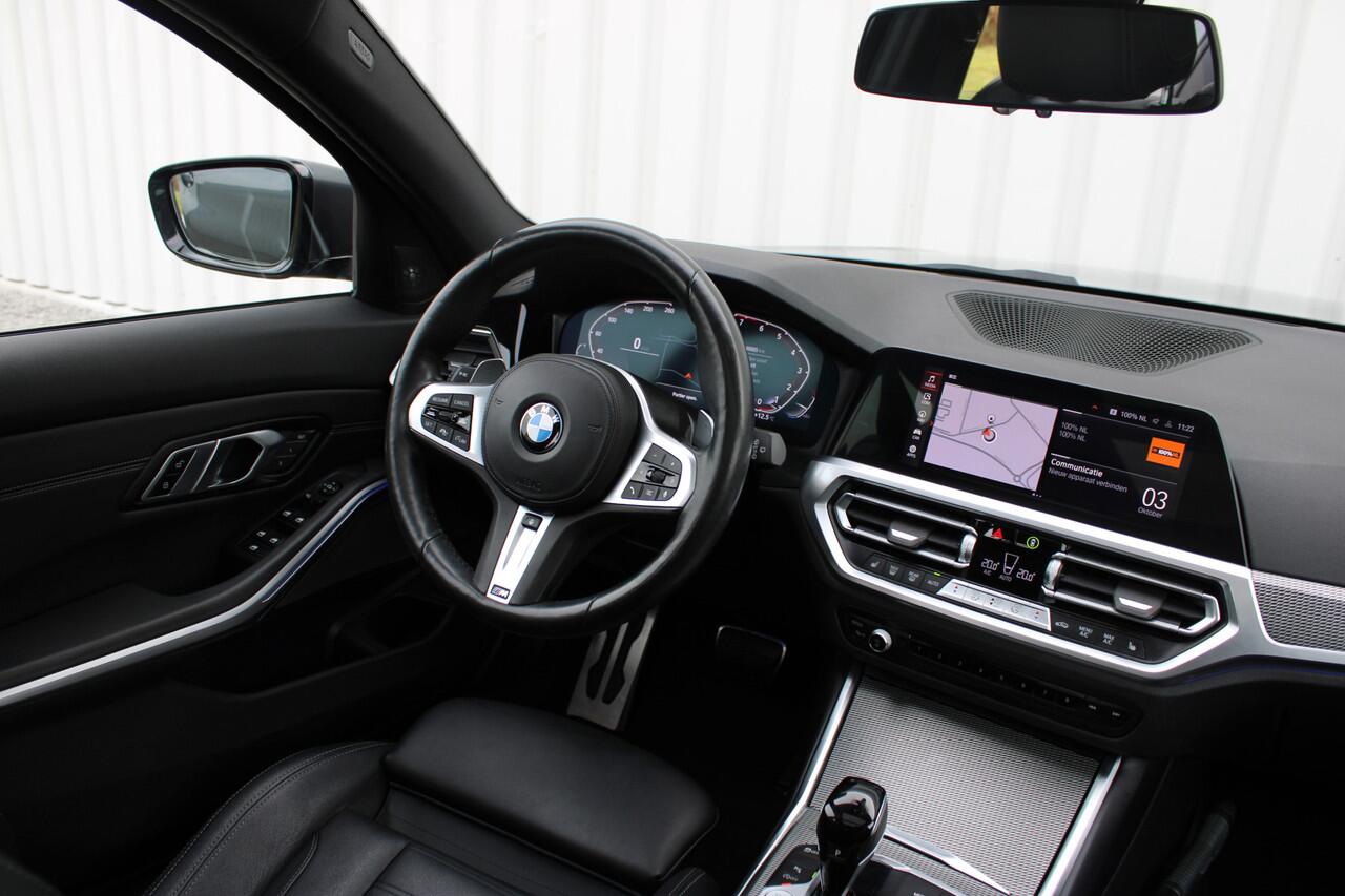 BMW 3-SERIE Touring 330i xDrive M-sport Business Edition Plus | Incl. 12 maanden garantie | Cruise control | Climate control | Apple carplay/Android auto | Schuif/kantel dak | Uitklapbare trekhaak | Stoel/stuurverwarming |