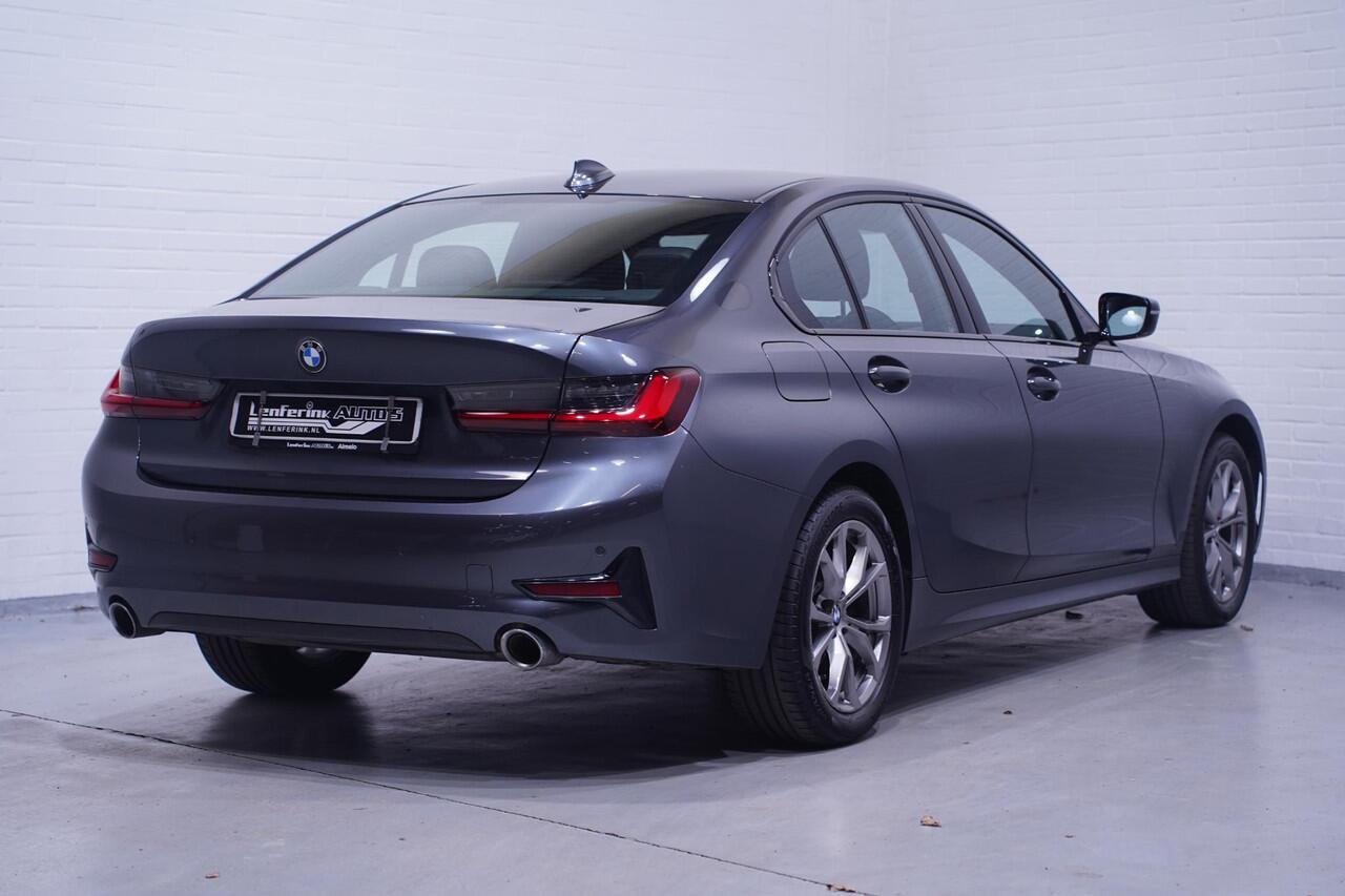 BMW 3-SERIE 320i Sport Line Led koplampen Apple Carplay Leder Memory Stoelverwarming 1e Eigenaar NAP