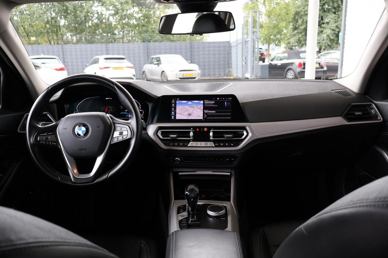 BMW 3-SERIE Touring 320e | High Executive | Voorstoelen Verwarmd | Parkeersensoren achter |