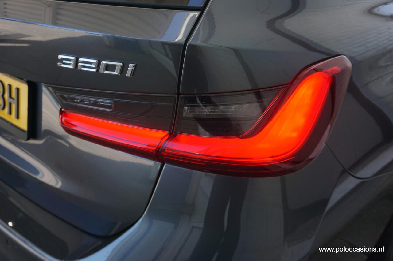 BMW 3-SERIE Touring 320i High Exec Leder | Sportinter | Carplay | DAB +