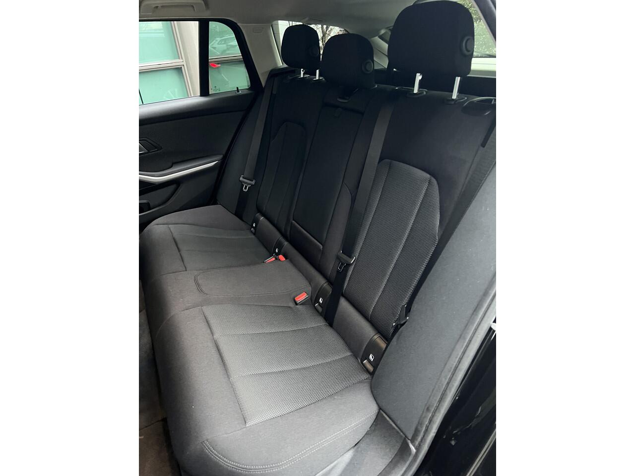 BMW 3-SERIE Touring Hybride 330e | AUTOMAAT | CARPLAY/ANDROID | CAMERA | NAVI | CRUISE CONTROL | CLIMATE CONTROL | PDC V+A | LMV | STOELVERWARMING | ELEKTR. ACHTERKLEP | LICHT+REGEN SENSOR | LED | BLUETOOTH