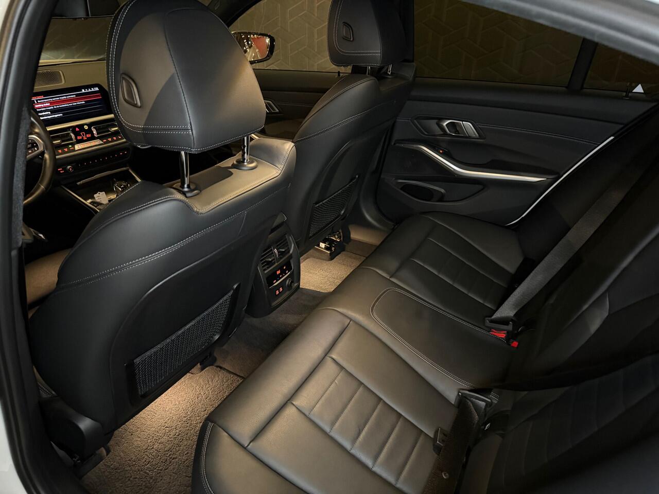 BMW 3-SERIE 318i High Exe Edition | M-performance | Leder | CarPlay