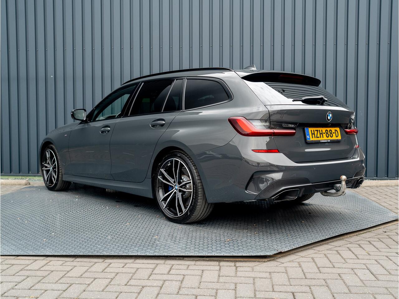 BMW 3-SERIE Touring M340i xDrive | Laser | 360 Camera | Trekhaak | Harman/Kardon | Head Up | Dodehoek sensoren | Prijs Rijklaar!!