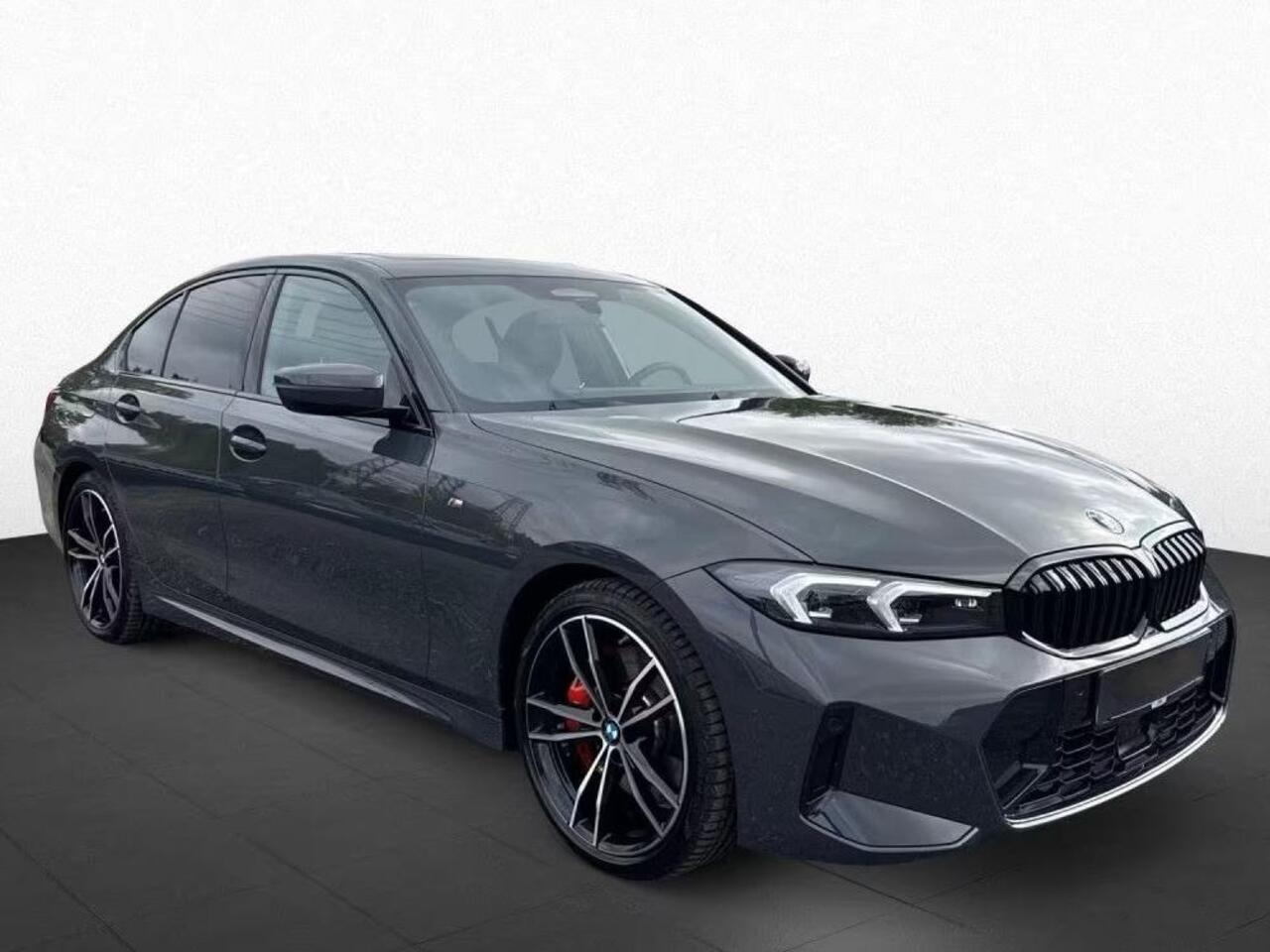 BMW 3-SERIE 330iA M-SPORT Pro ** LED, LC Prof, SCHUIF/KANTEL, ACC, 19-inch LMV, HuD, TREKH ** ¤ 23.650,= onder NP - 1e EIG - UNFALLFREI ** ** INFORMEER OOK NAAR ONZE AANTREKKELIJKE FINANCIAL-LEASE TARIEVEN **