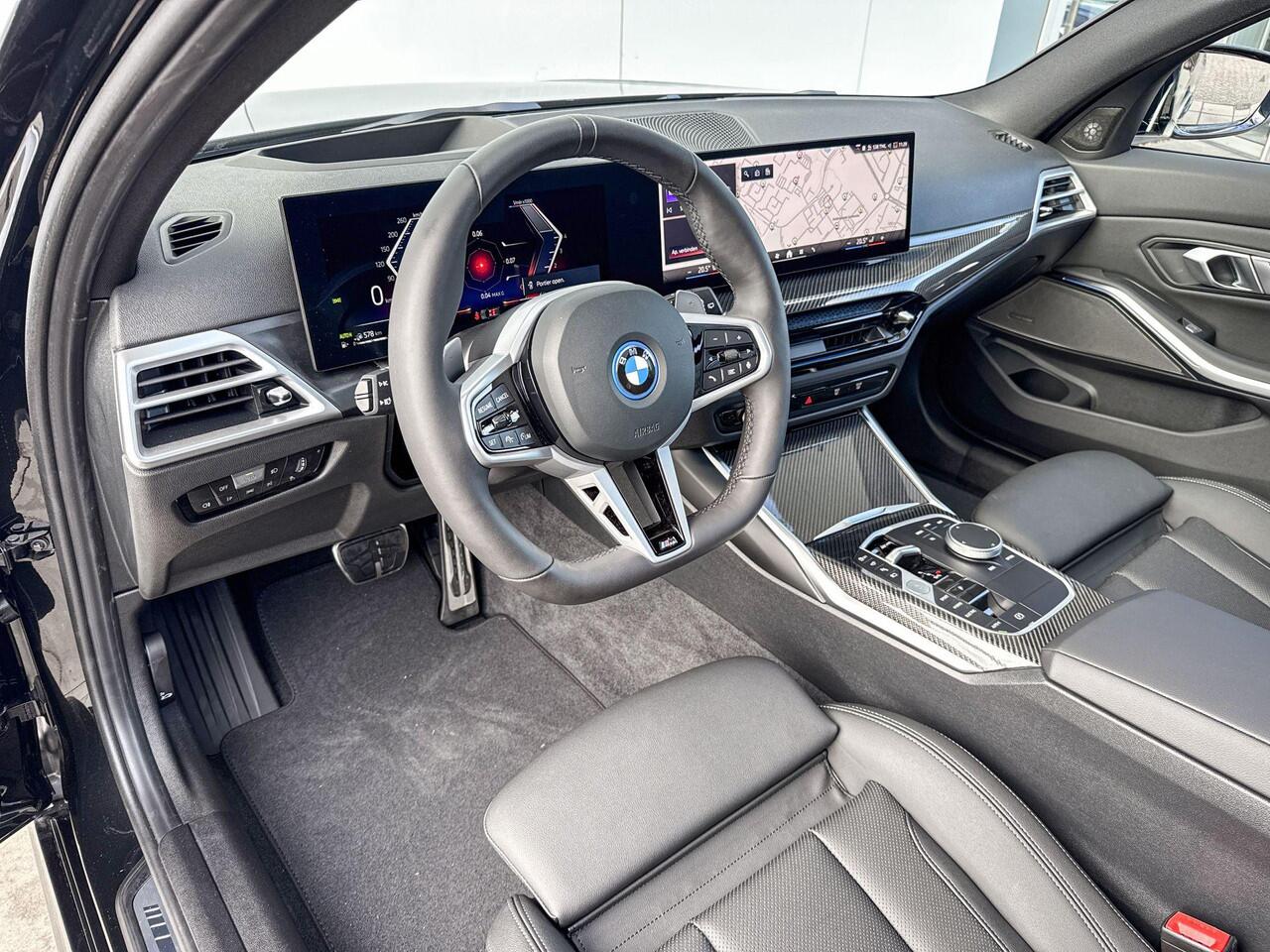 BMW 3-SERIE Touring 330e M-Sport / Apple Carplay / Panoramadak / Driving Assistant