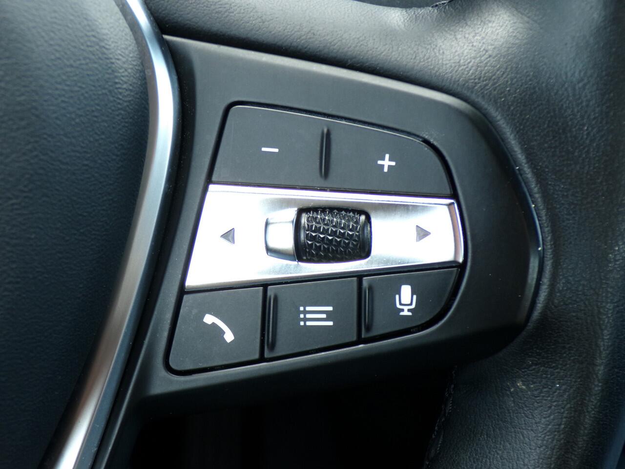 BMW 3-SERIE 320i Executive Edition, Automaat / Carplay + Android Auto / Full LED / Camera + Sensoren