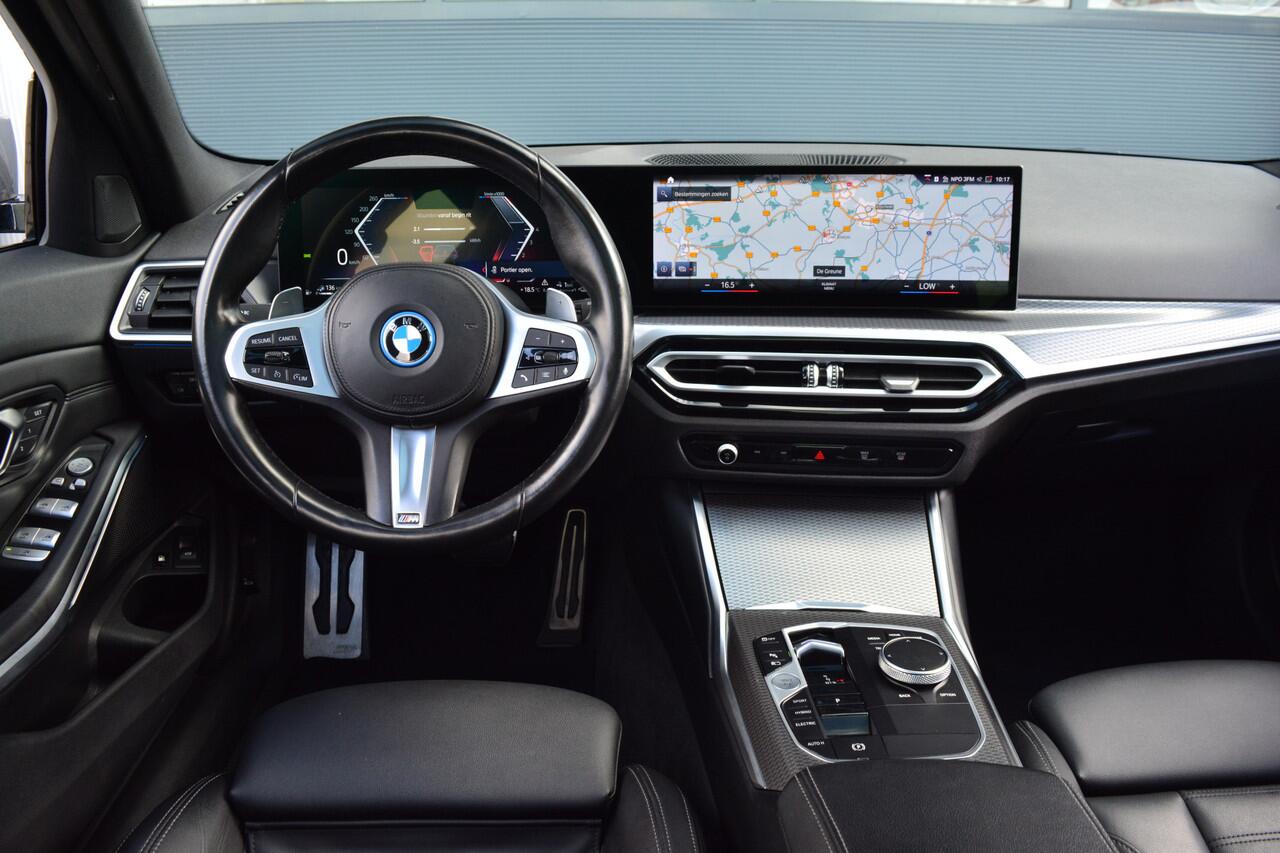 BMW 3-SERIE Touring 330e xDrive M-Sport | Pano | Leder | Memory |