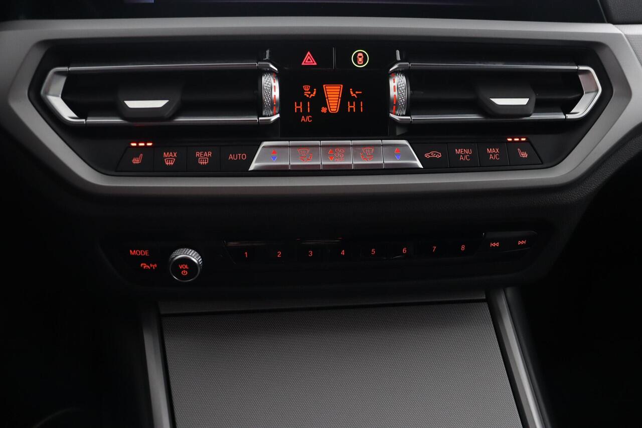 BMW 3-SERIE 320e Business Edition Plus | M Sportstuur | M Shadow Line | M Hemelbekleding Anthrazit | Stoelverwarming | Camera | HiFi Systeem | Leder