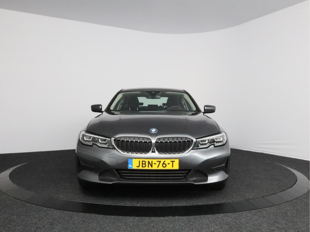 BMW 3-SERIE 330e | LED | 360° camera | Schuif-kanteldak | Laser LED-koplampen