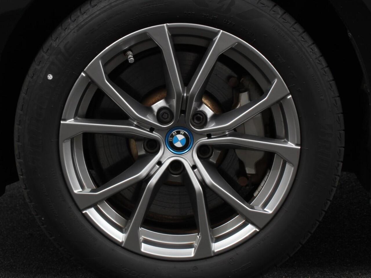 BMW 3-SERIE Touring 330e Touring Sportline PHEV AUT DEMO! Climate control | Adaptieve cruise control | Parkeersensoren | Navigatie | Sfeerverlichting | Stuur + stoelverwarming | Apple Carplay/ Android Auto