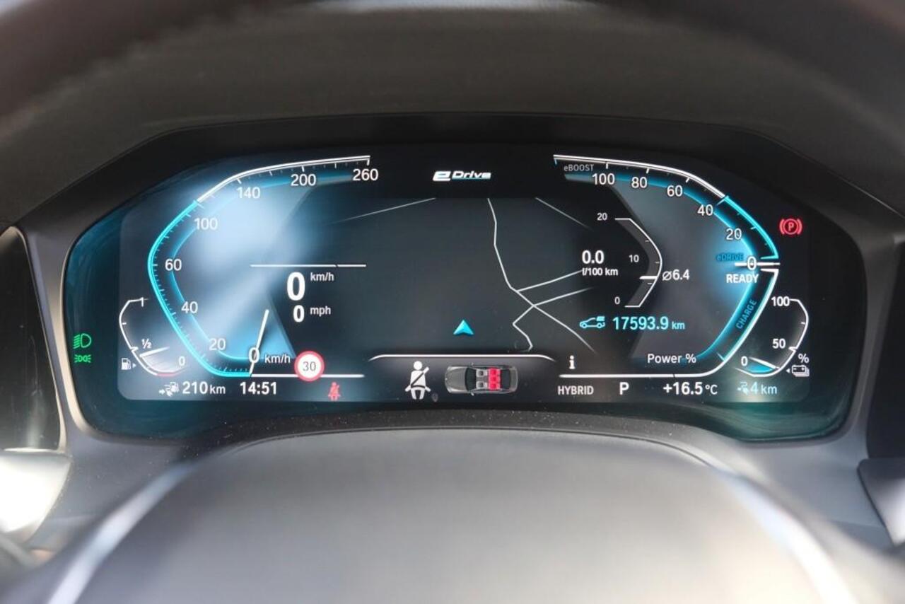 BMW 3-SERIE 330e eDrive 292pk Edition | Navi | App Connect | Climate | Cruise | Camera | Leder | PDC