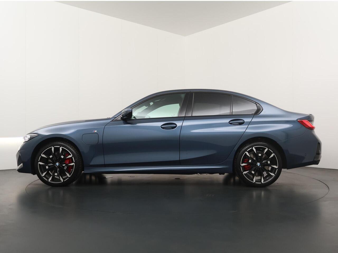 BMW 3-SERIE 330e | M-Sport pakket | Panoramadak | Adaptive Cruise | HiFi | Comfort Access |