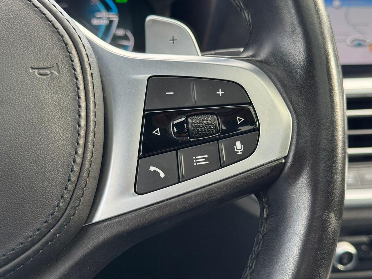 BMW 3-SERIE Touring 330e High Executive M-pakket/Panoramadak/Navigatie/Leder