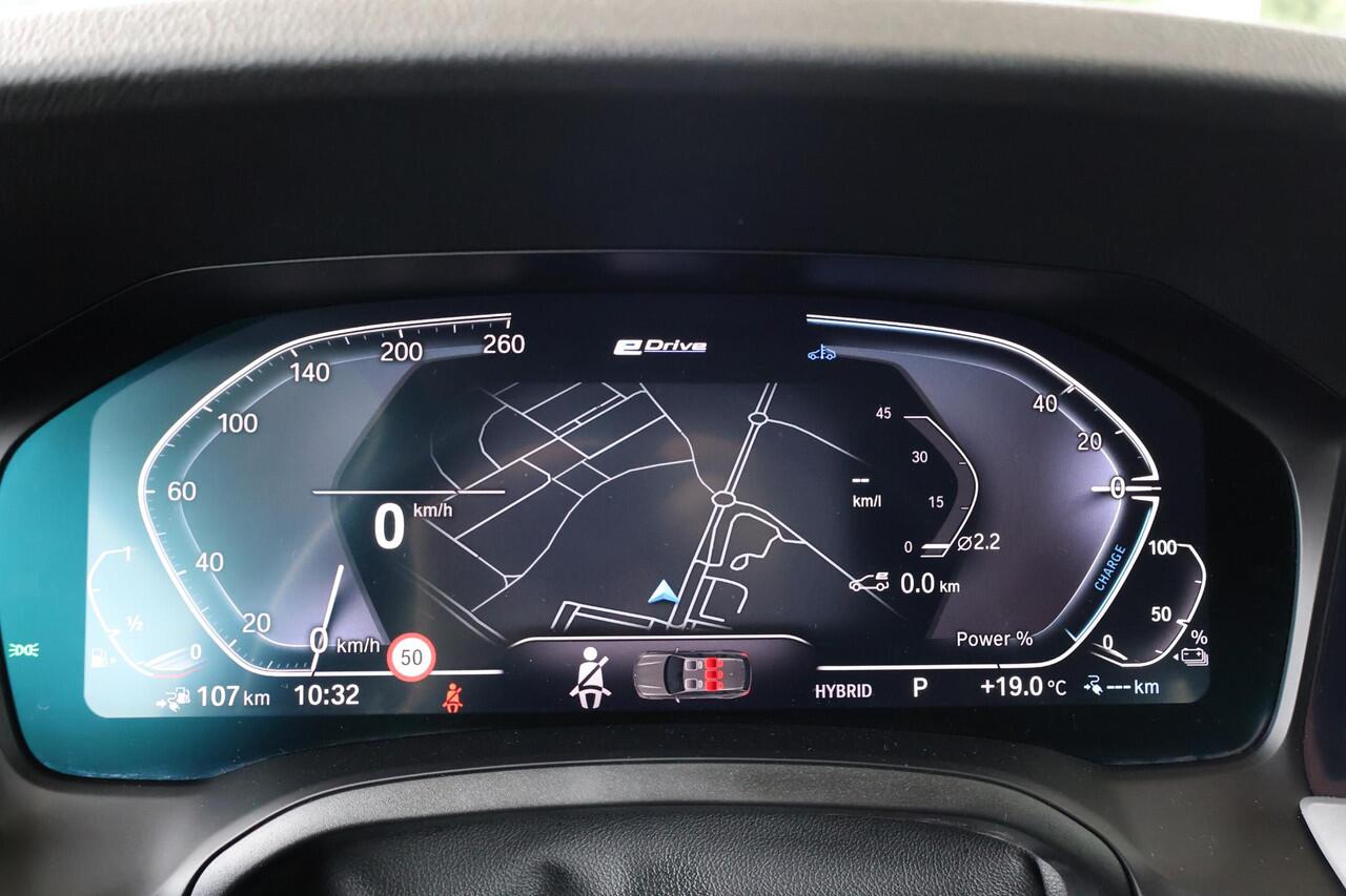 BMW 3-SERIE Touring 320e | High Executive | Voorstoelen Verwarmd | Parkeersensoren achter |