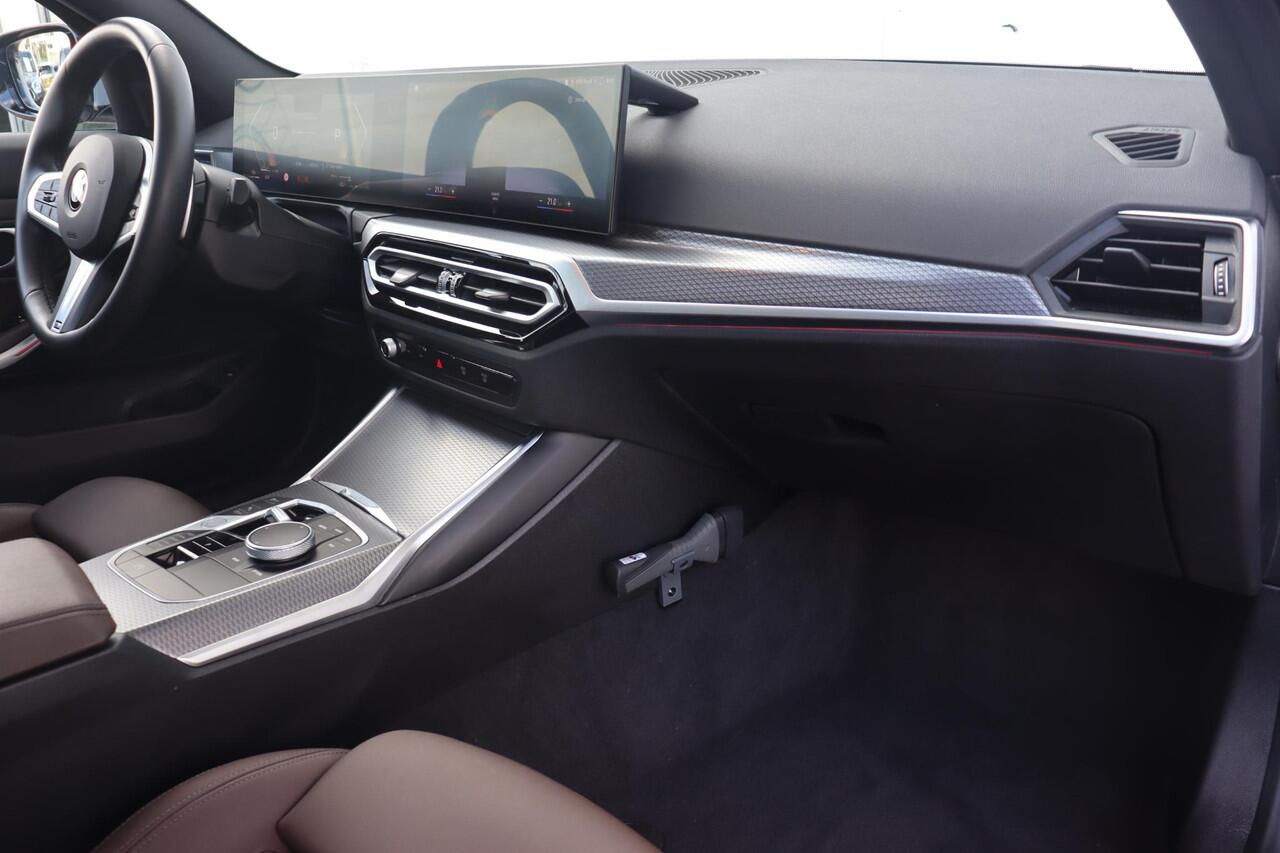 BMW 3-SERIE Touring 318i M Sportpakket/ 19 inch LMV/ panoramadak/ Sportstoelen/ Cruise Control/ HiFi/ Getint Glas/ Ambiance verlichting