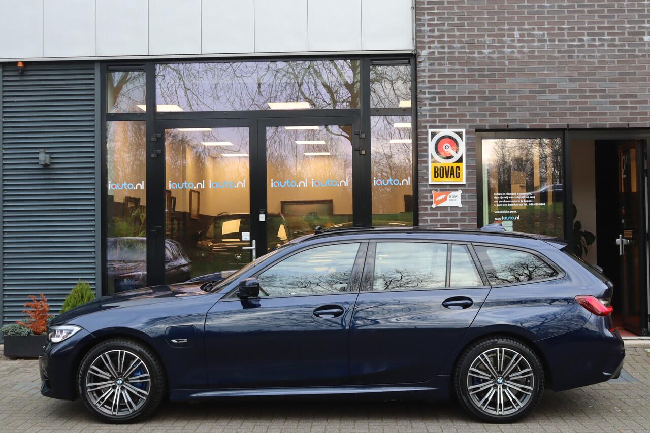 BMW 3-SERIE Touring 330e M-Sport Shadow Line Pano/Laser LED/Leder/360/Keyless/Head-up/ACC/Dodehoek