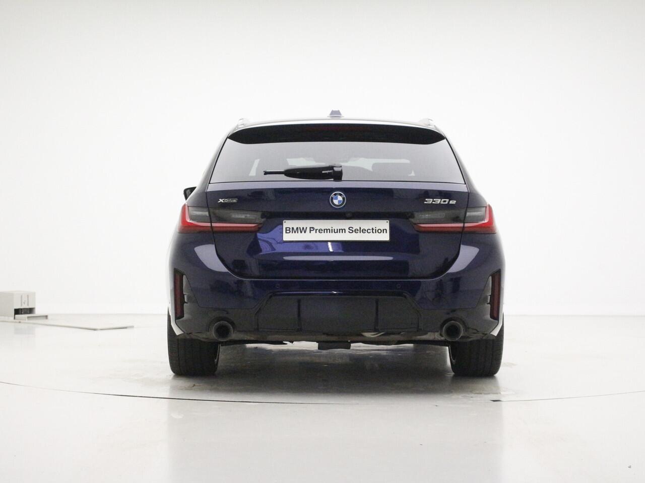 BMW 3-SERIE Touring 330e xDrive M-Sport Pro | Panorama | CoPilot | Harman Kardon | Trekhaak | Memory | 19" Jet Black